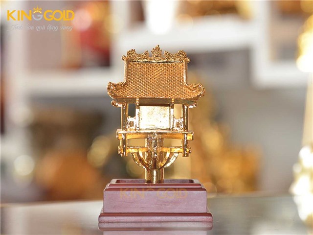 Giá bán quà tặng chùa Một Cột mạ vàng đẹp tinh xảo