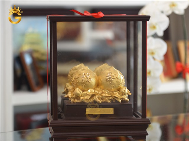 Mua biểu trưng quả đào mạ vàng làm quà mừng thọ cha mẹ