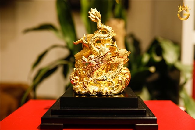 Tượng rồng trong phong thủy bằng vàng 24k làm quà biếu tặng giá trị và cao cấp